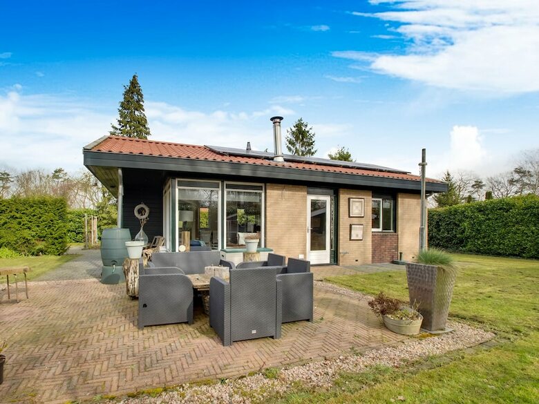 Sun-kissed Bungalow In Denekamp With Garden