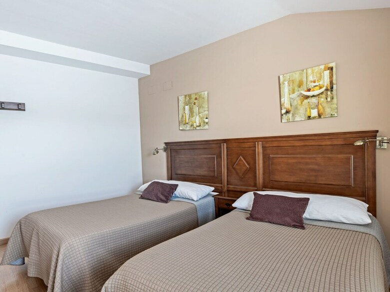Modern Apartment In Gudar With Balcony