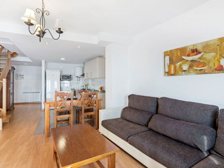 Modern Apartment In Gudar With Balcony