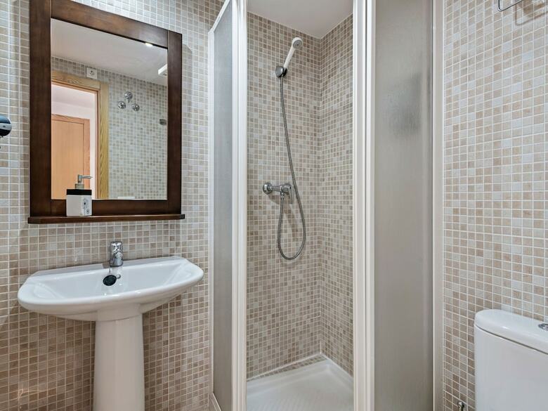 Modern Apartment In Gudar With Balcony
