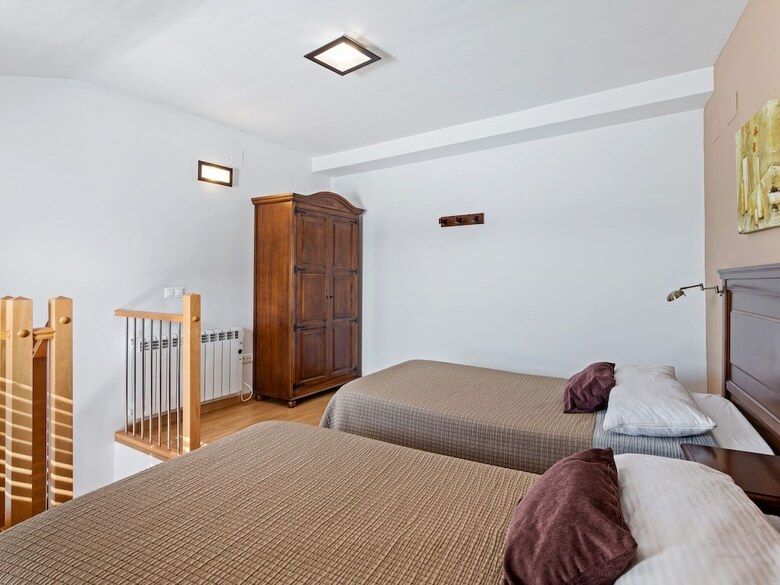 Modern Apartment In Gudar With Balcony
