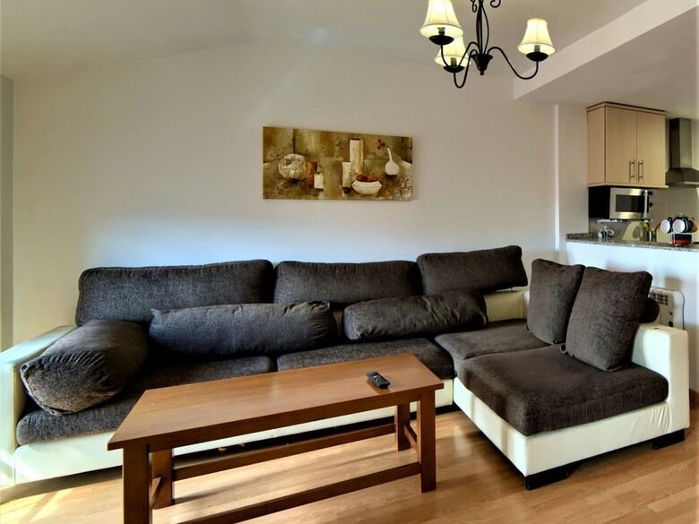 Modern Apartment In Gudar With Balcony