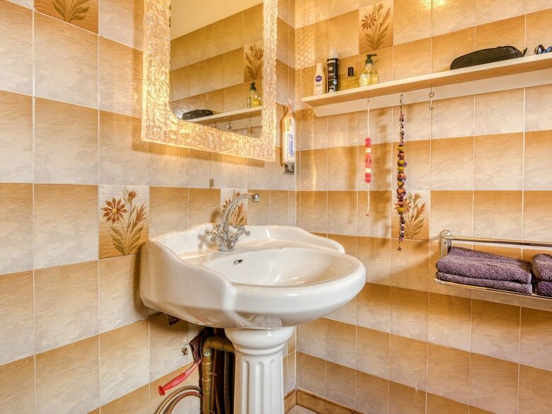 Beautiful Pet-friendly Villa In R�gusse With Swimming Pool"