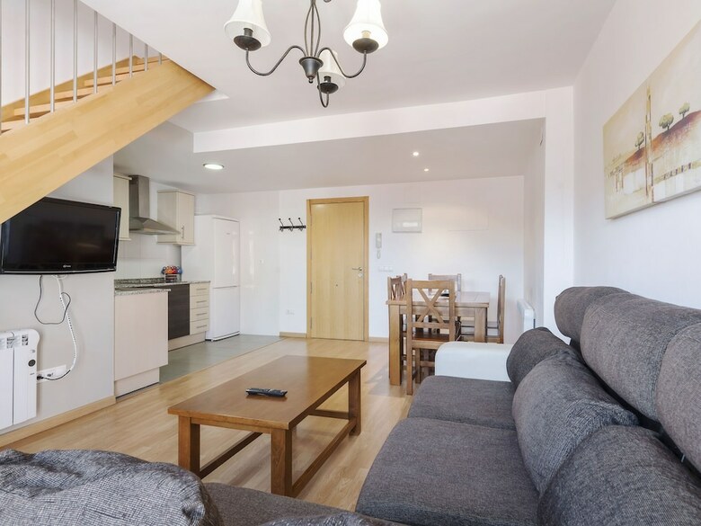 Delightful Apartment In Gudar With Terrace