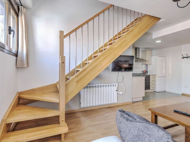 Delightful Apartment In Gudar With Terrace