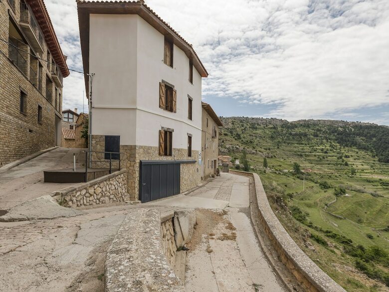 Delightful Apartment In Gudar With Terrace
