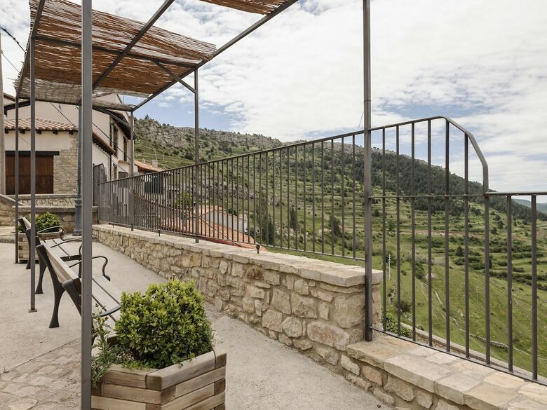 Delightful Apartment In Gudar With Terrace