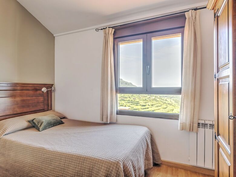 Delightful Apartment In Gudar With Terrace