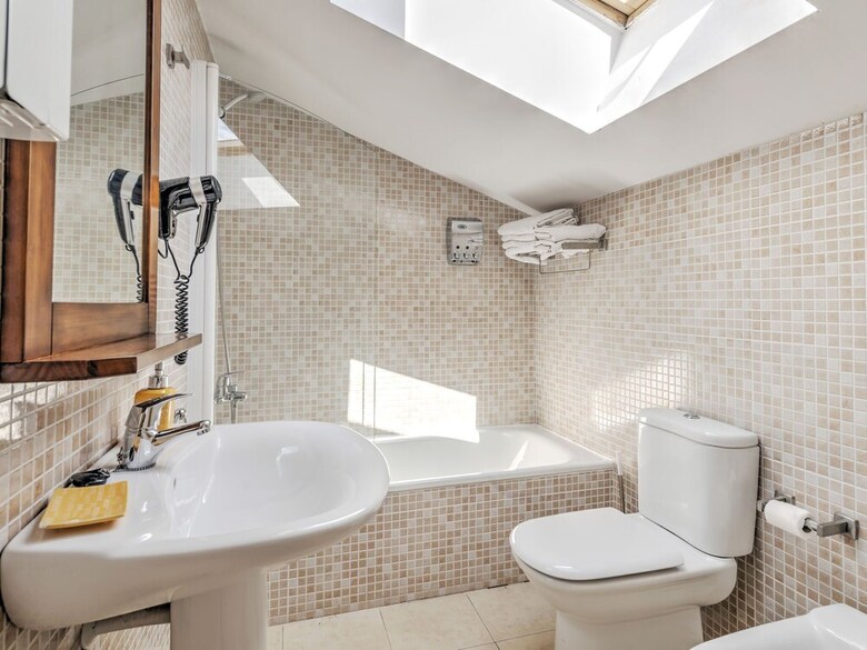 Delightful Apartment In Gudar With Terrace