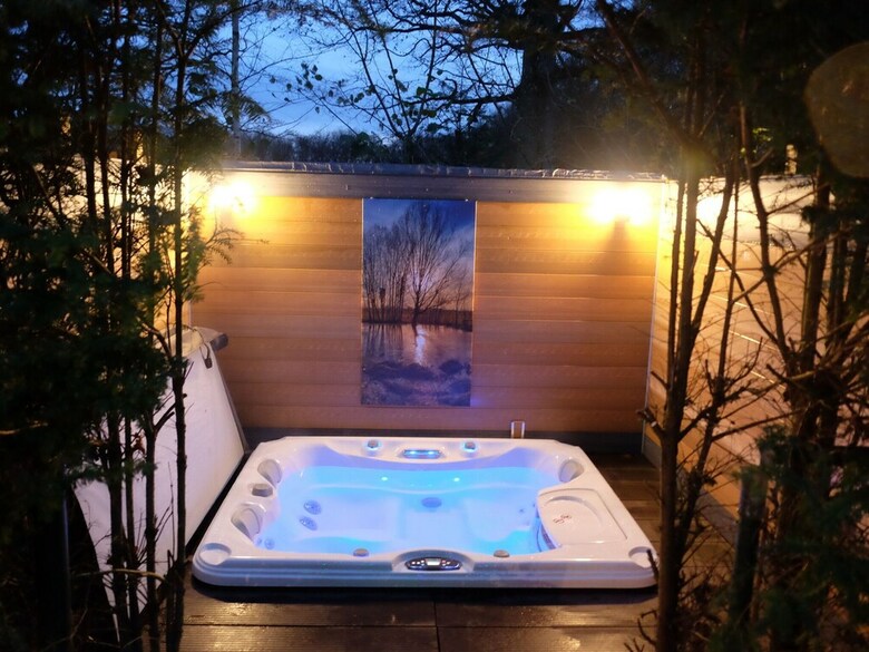 Picturesque Holiday Home In Oldenzaal With Jacuzzi