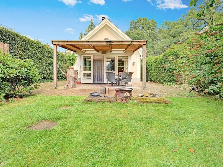 Picturesque Holiday Home In Oldenzaal With Jacuzzi