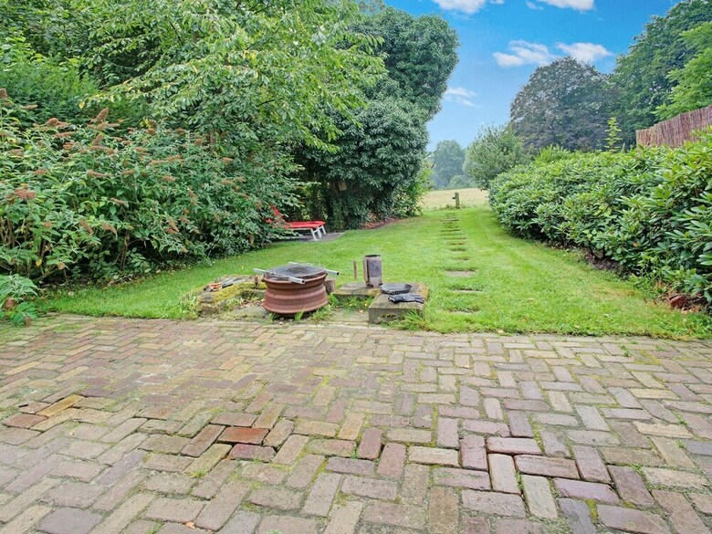 Picturesque Holiday Home In Oldenzaal With Jacuzzi