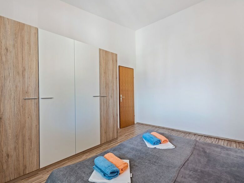 Modern Apartment In Vir With Balcony