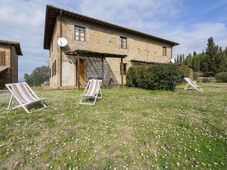Attractive Villa In Montespertoli With Swimming Pool
