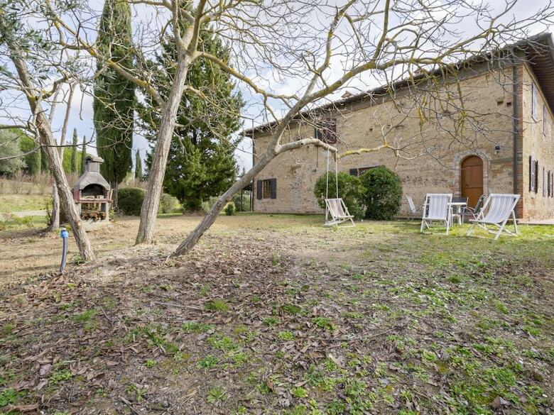 Attractive Villa In Montespertoli With Swimming Pool