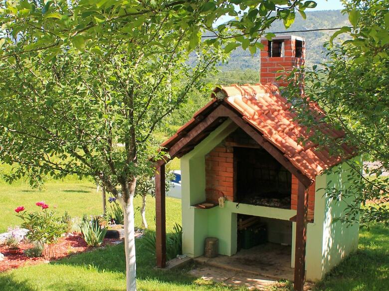 Peaceful Cottage In Stikada With Garden