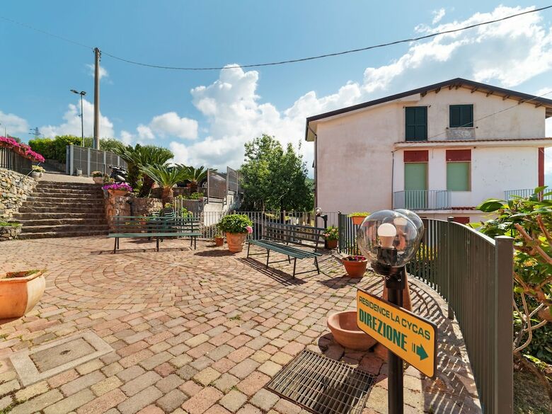 Inviting Apartment In Villammare With Small Garden