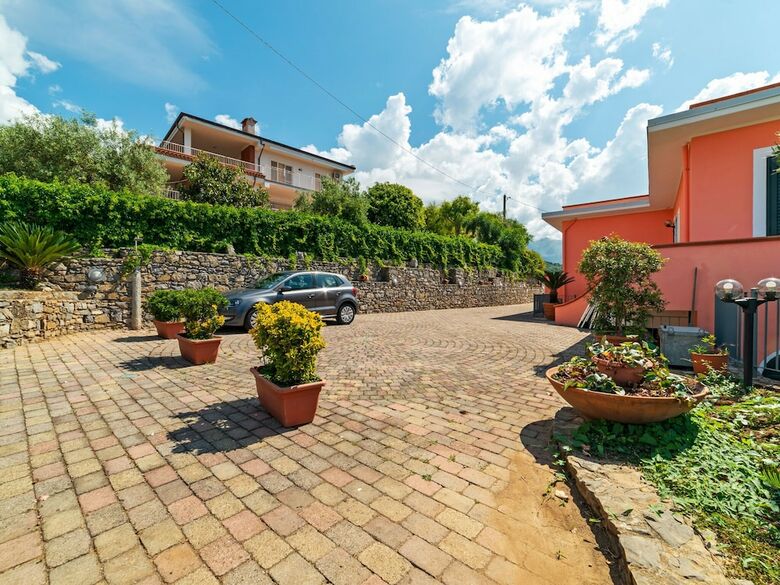 Inviting Apartment In Villammare With Small Garden