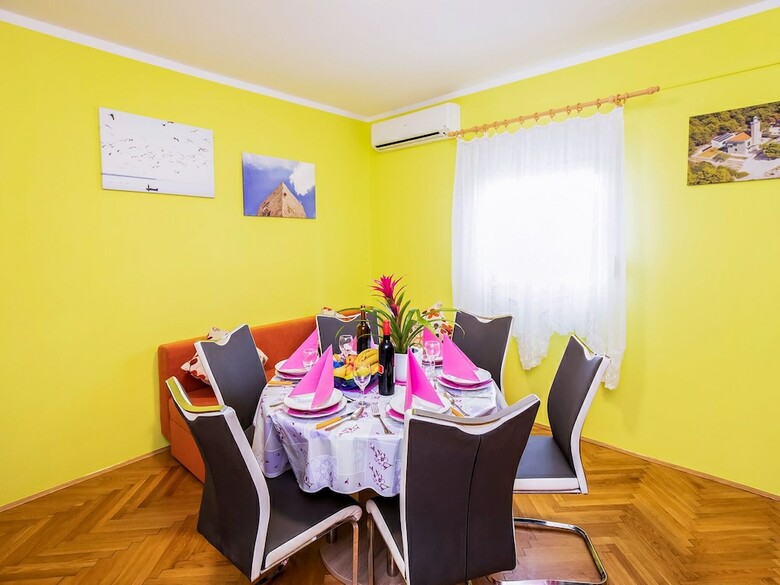 Simplistic Apartment In Vir With Garden
