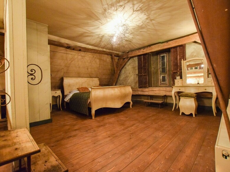 Posh Holiday Home In Alphen With Jacuzzi