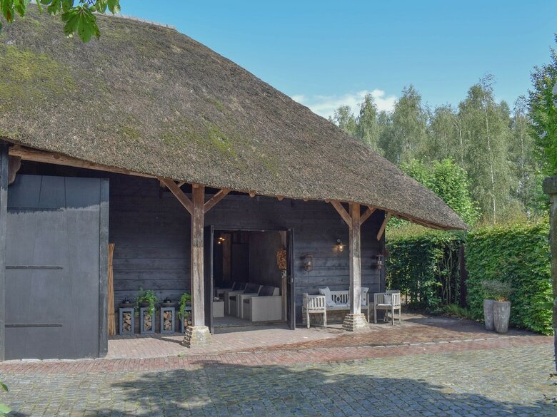 Posh Holiday Home In Alphen With Jacuzzi
