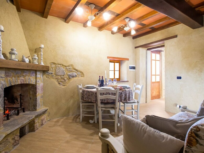 Cosy Holiday Home In Metato With Swimming Pool