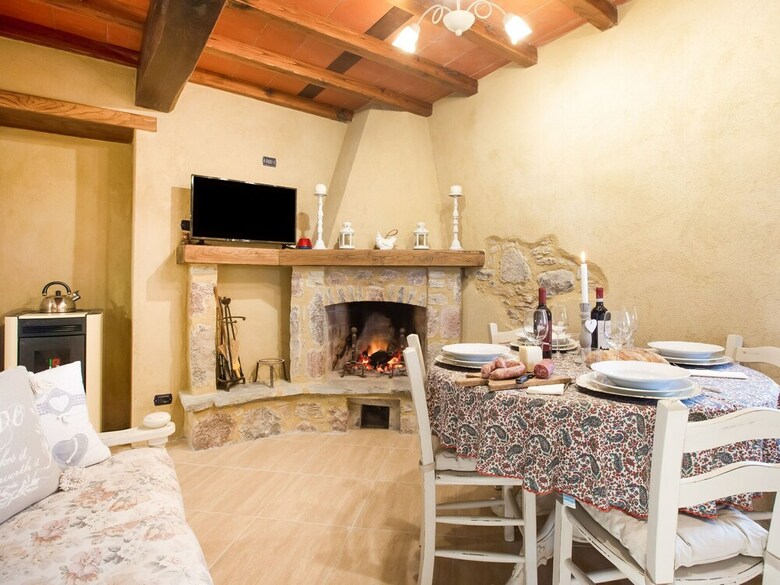 Cosy Holiday Home In Metato With Swimming Pool