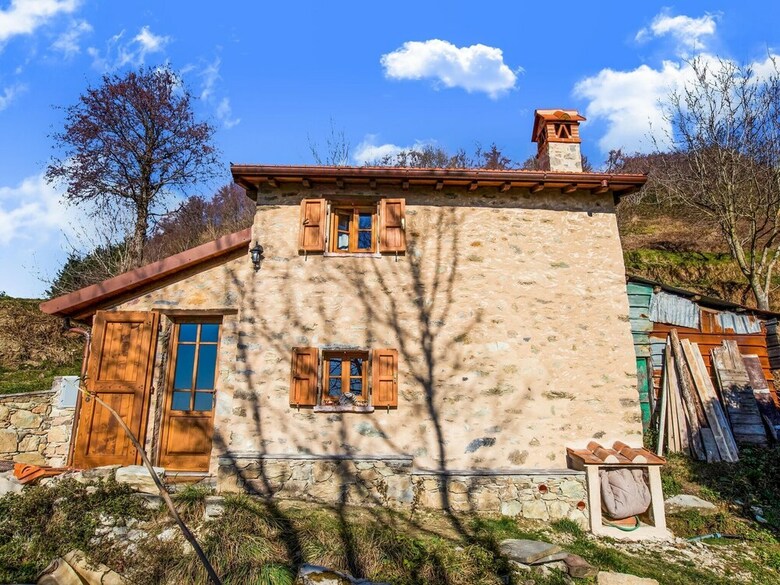 Cosy Holiday Home In Metato With Swimming Pool