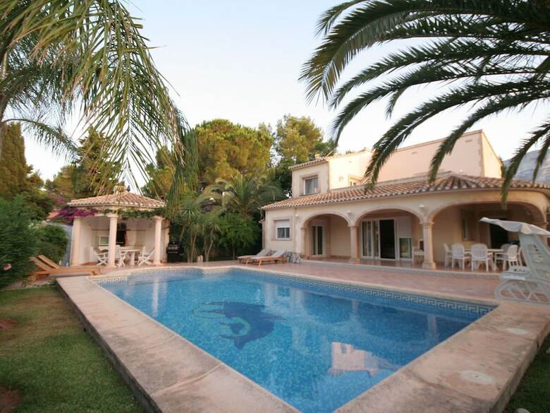 Luxurious Villa With Private Pool In Les Rotes