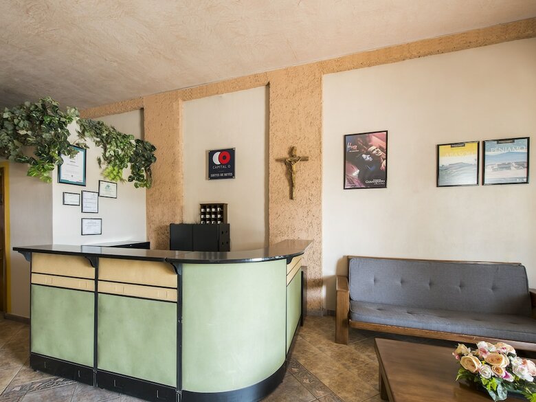 Hotel Capital O Suites de Reyes