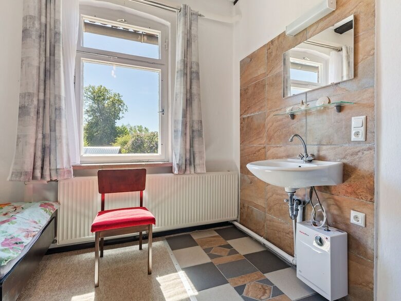 Delightful Apartment In Klein Pravtshagen With Boating