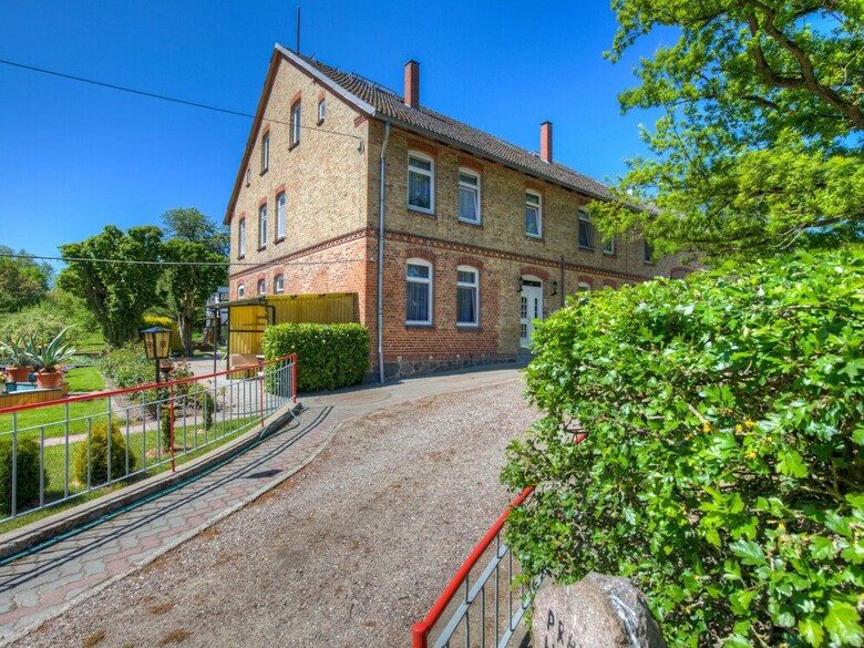 Delightful Apartment In Klein Pravtshagen With Boating