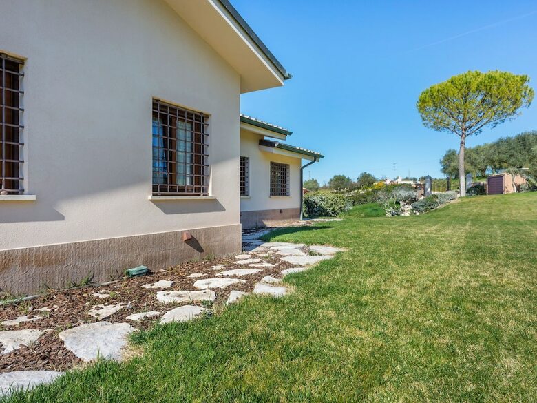 Luxurious Villa In Mentana With Garden