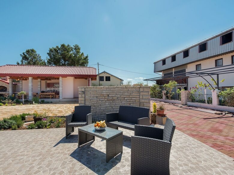 Cosy Holiday Home In Pola?a With Swimming Pool
