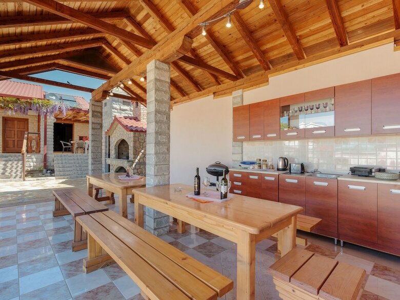 Cosy Holiday Home In Pola?a With Swimming Pool