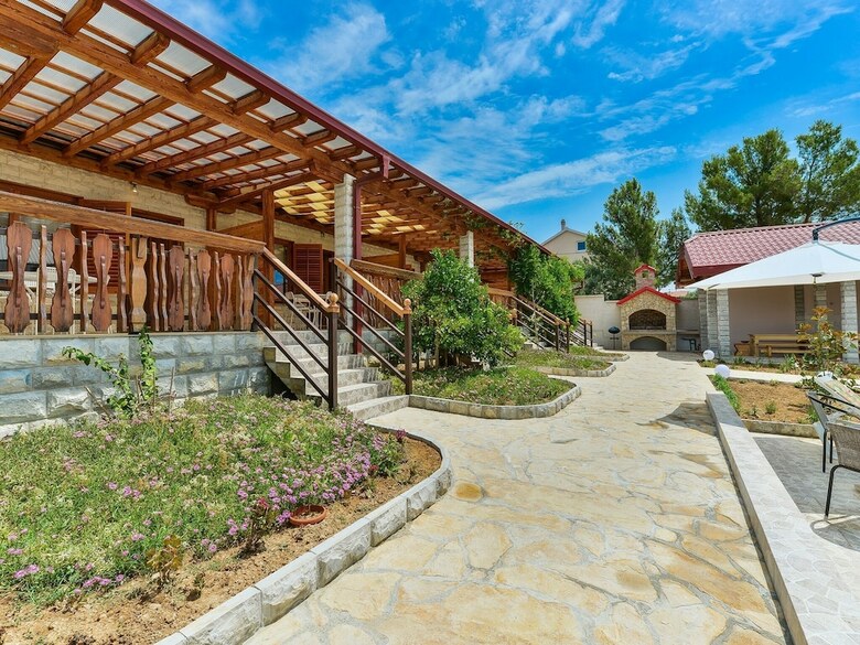 Cosy Holiday Home In Pola?a With Swimming Pool