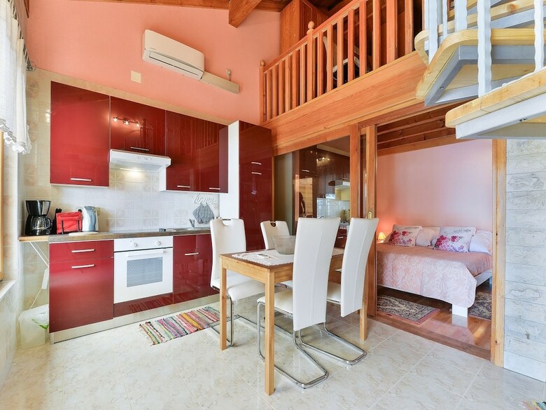 Cosy Holiday Home In Pola?a With Swimming Pool
