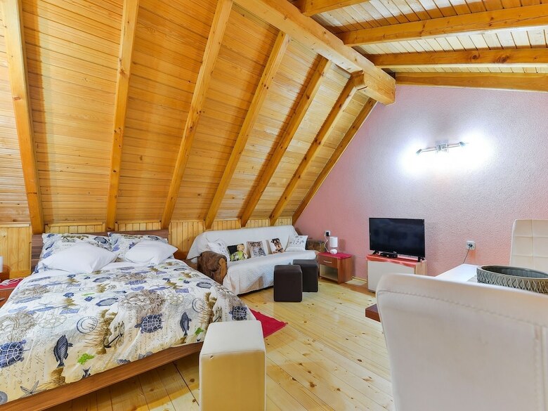 Cosy Holiday Home In Pola?a With Swimming Pool