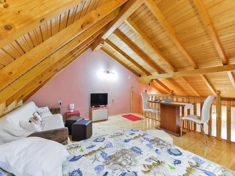 Cosy Holiday Home In Pola?a With Swimming Pool