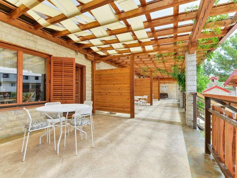 Cosy Holiday Home In Pola?a With Swimming Pool