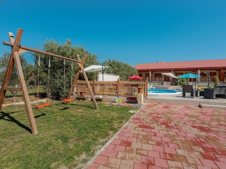 Cosy Holiday Home In Pola?a With Swimming Pool