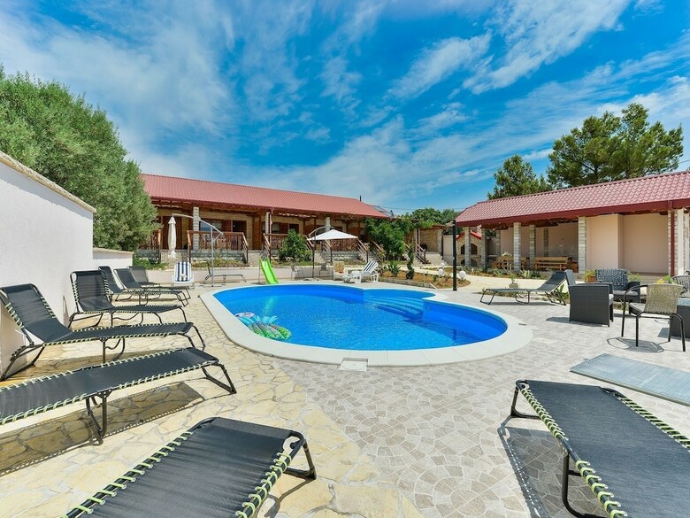 Cosy Holiday Home In Pola?a With Swimming Pool