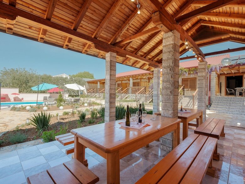 Cosy Holiday Home In Pola?a With Swimming Pool