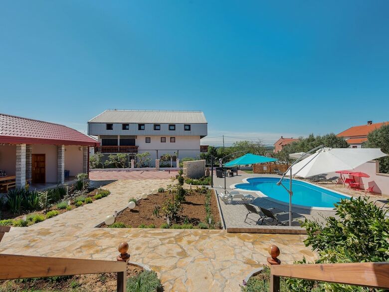 Cosy Holiday Home In Pola?a With Swimming Pool