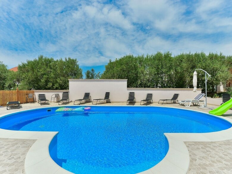 Cosy Holiday Home In Pola?a With Swimming Pool