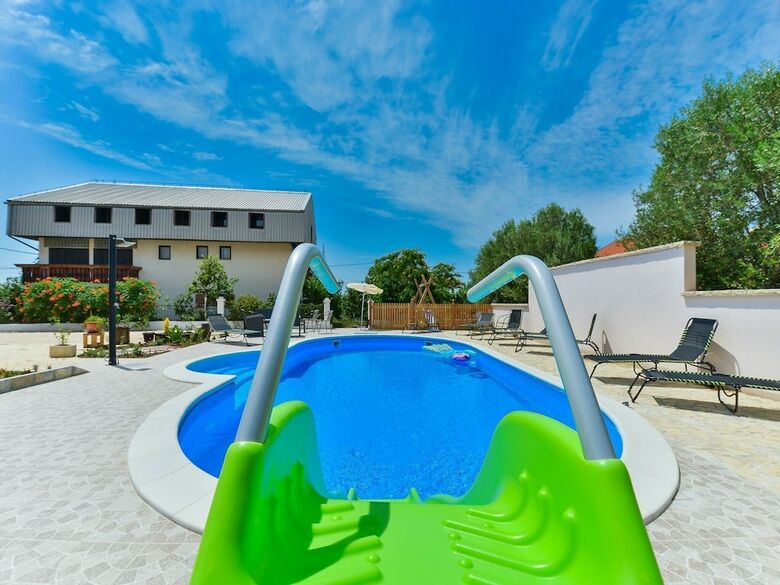 Cosy Holiday Home In Pola?a With Swimming Pool