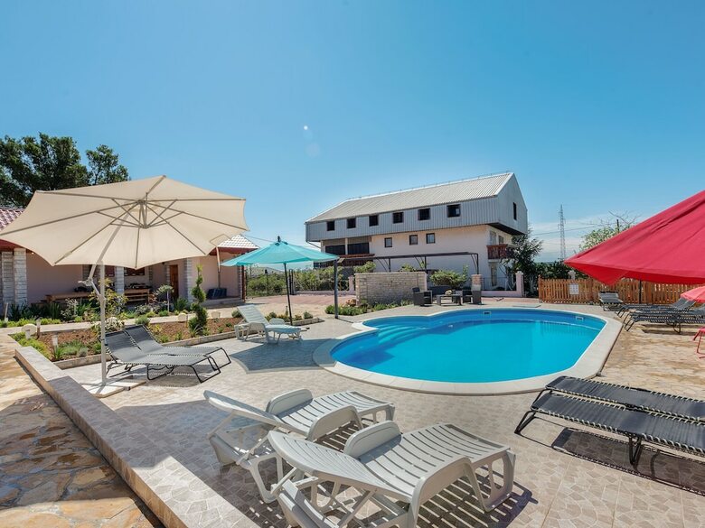 Cosy Holiday Home In Pola?a With Swimming Pool