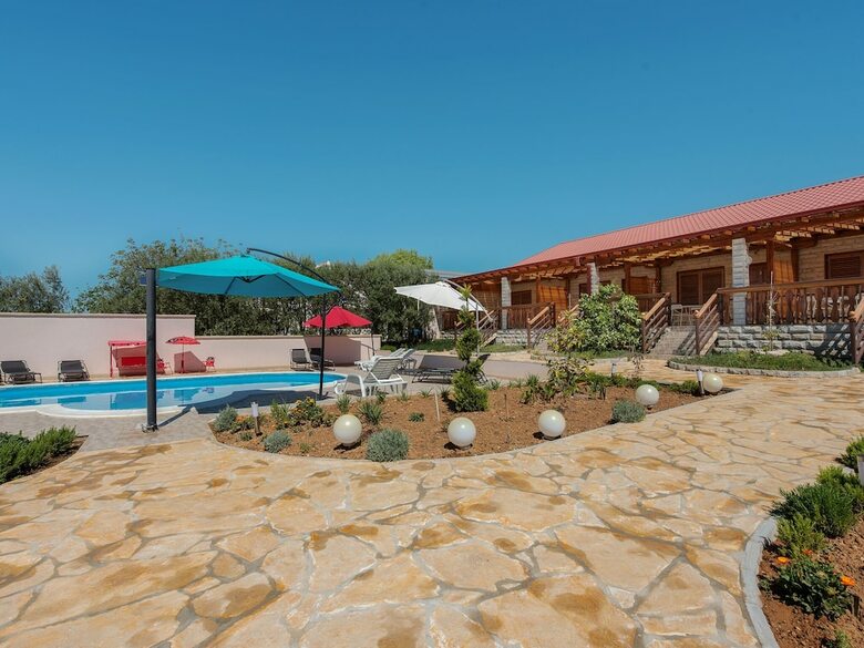 Cosy Holiday Home In Pola?a With Swimming Pool