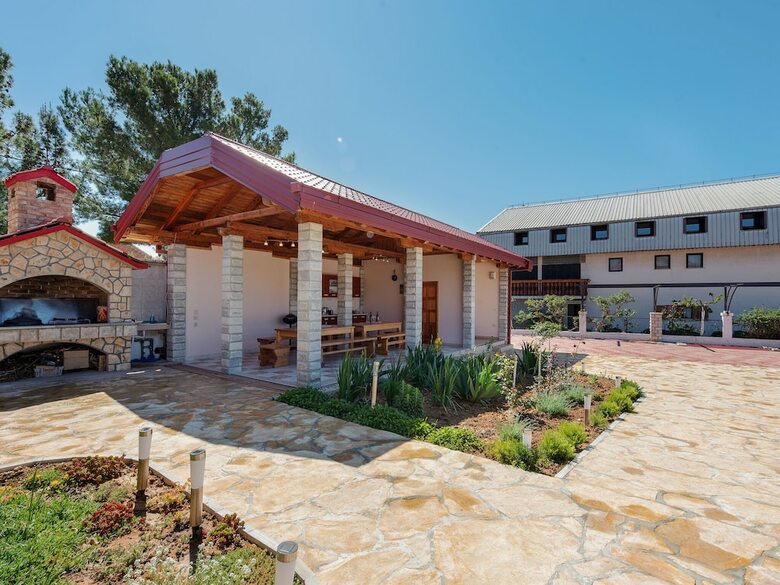 Cosy Holiday Home In Pola?a With Swimming Pool