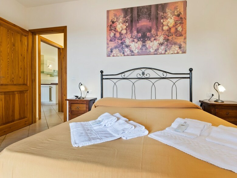 Elegant Holiday Home In Sorano With Swimming Pool